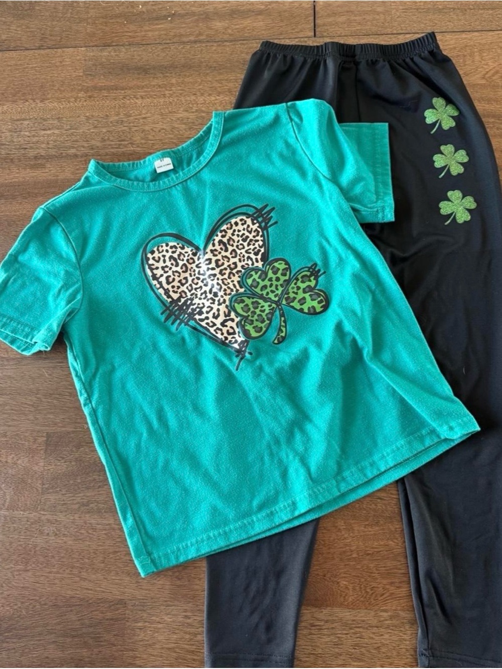 SHEIN Teal Short Sleeve Tee with Leopard Heart & Shamrock